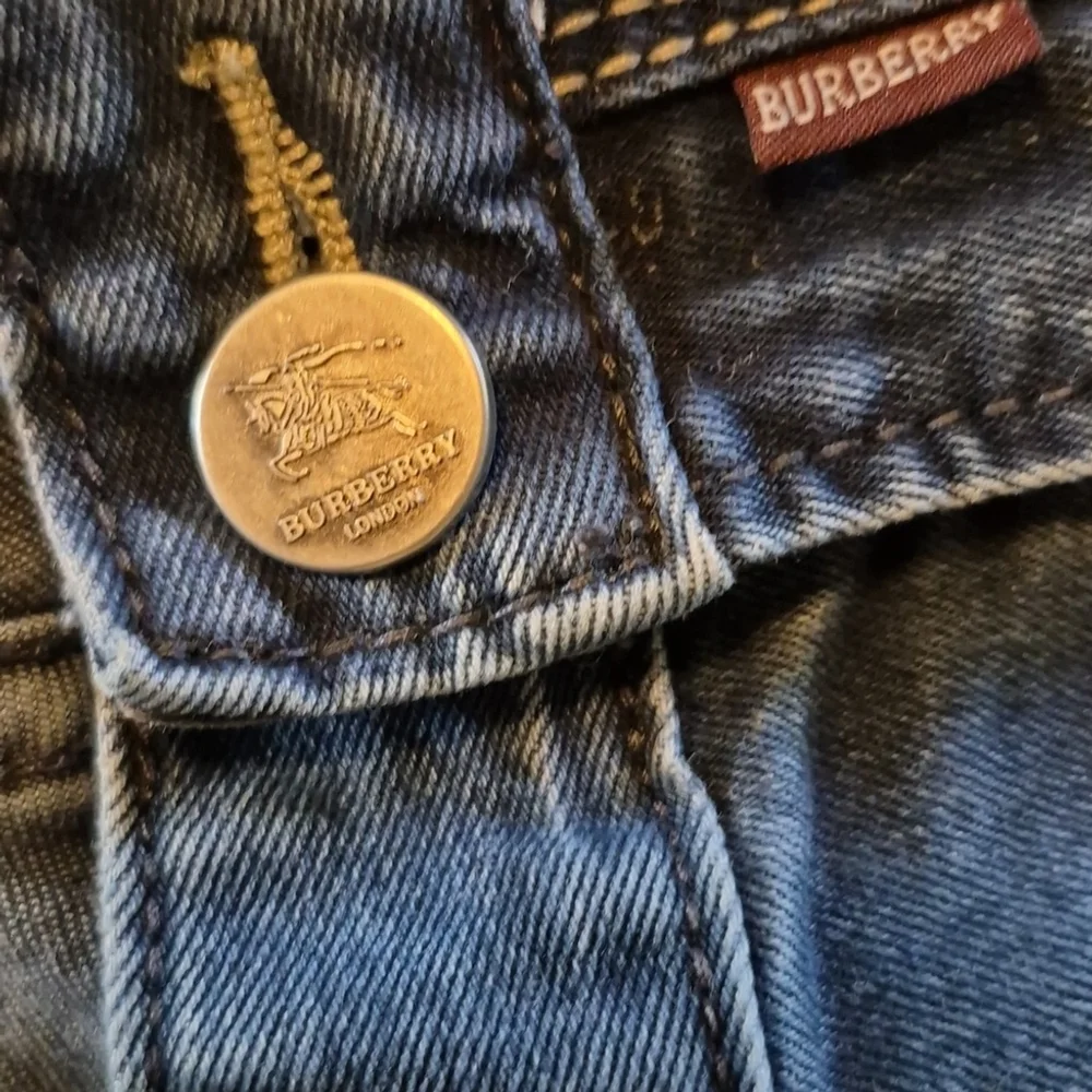 Burberry Jeans Equestrian Knight Design.Sz.W.31×L27.75" Rise 9". - Picture 4 of 17